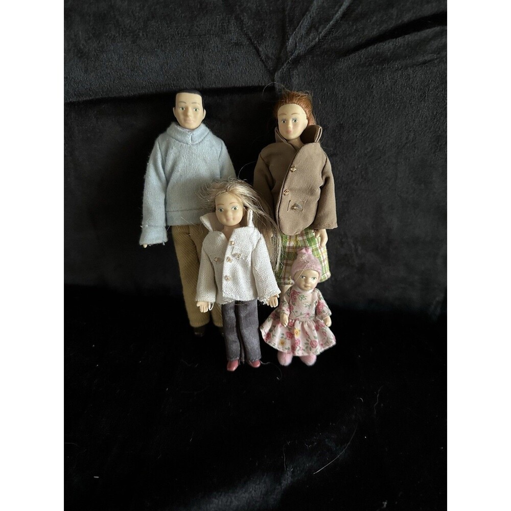 Melissa And Doug Victorian Family Doll 4 Piece Set